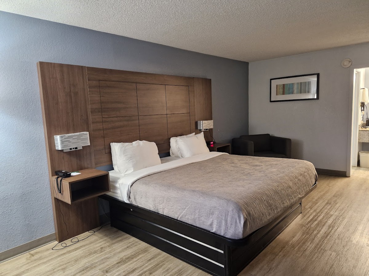 Quality Inn & Suites near Lake Eufaula photo 2
