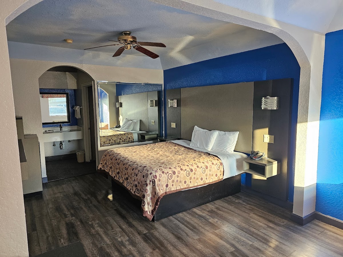 Scottish Inns & Suites Humble, TX photo 2