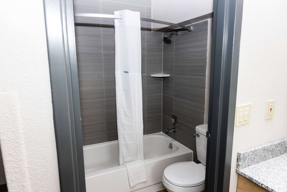 Days Inn by Wyndham Cincinnati East photo 3