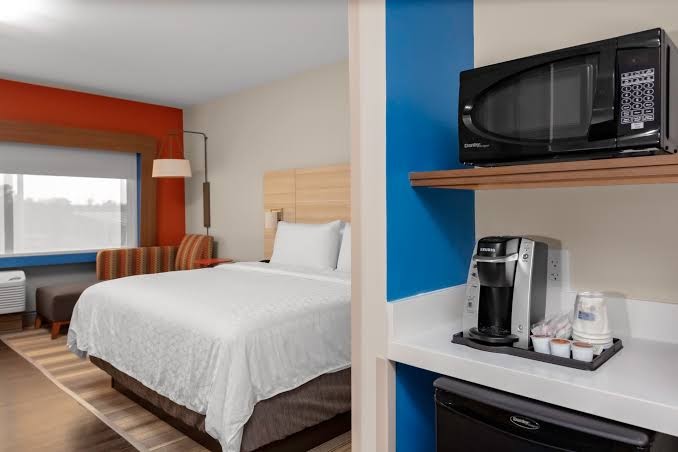 Holiday Inn Express & Suites Wilmington West - Medical Park by IHG photo 3