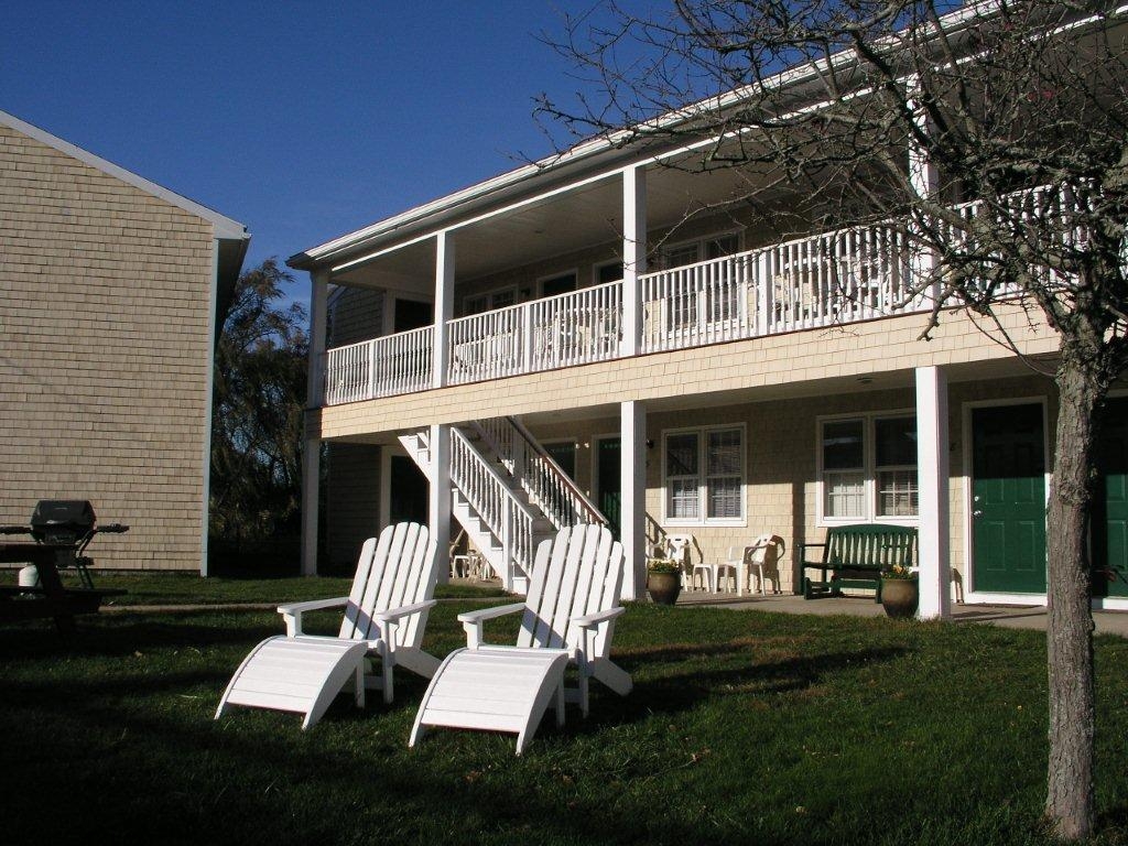 Island Manor Resort photo 2