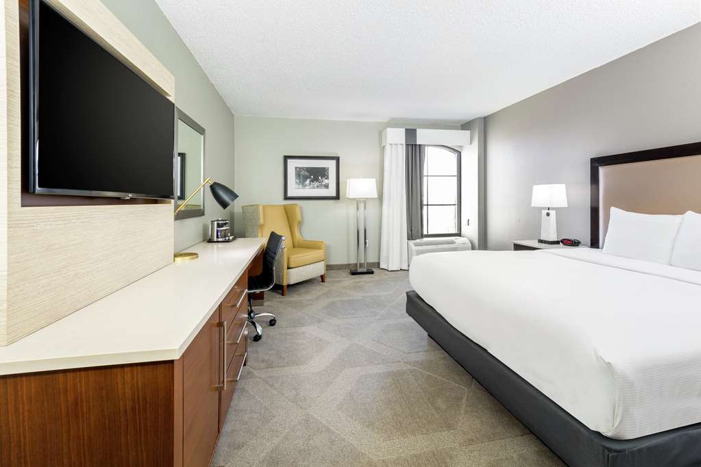 DoubleTree by Hilton Hotel Austin - University Area photo 2