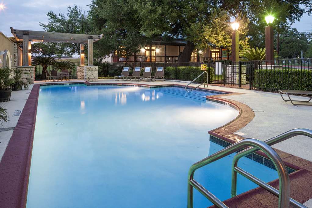 DoubleTree by Hilton Hotel Austin - University Area photo 3