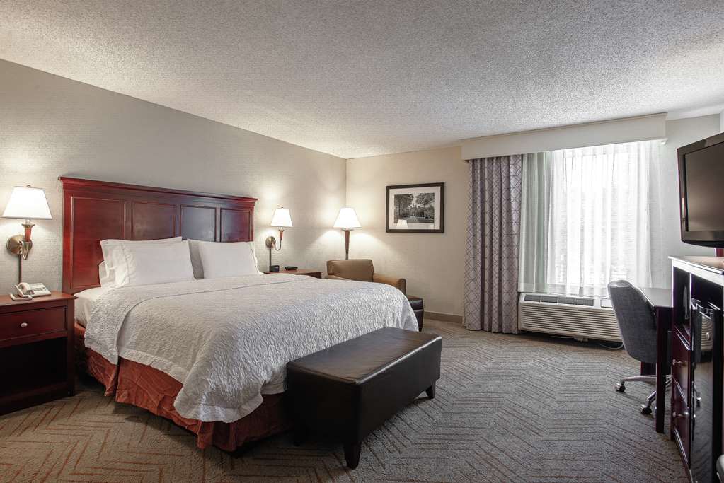 Hampton Inn & Suites Williamsburg-Richmond Rd. photo 2