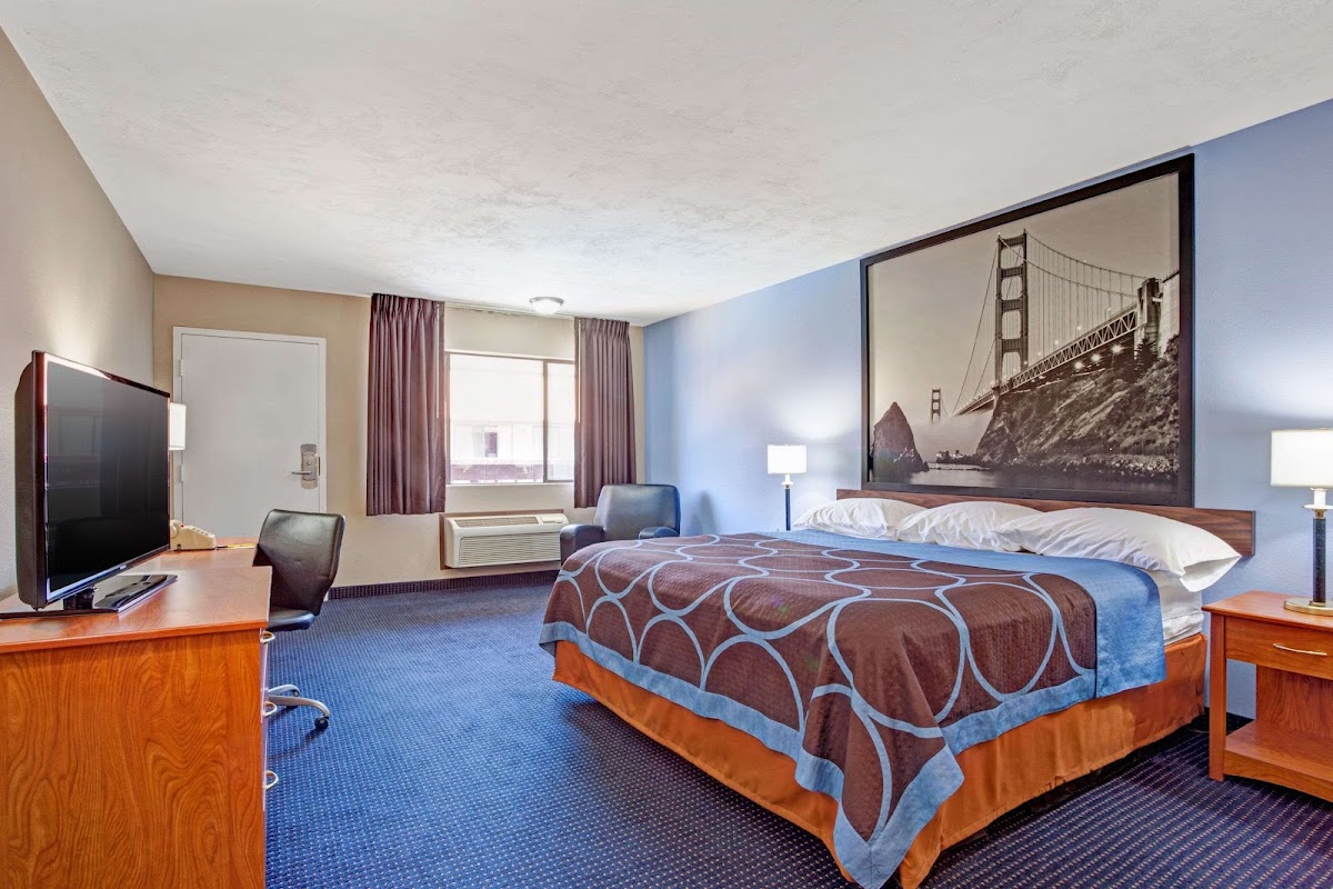 Super 8 by Wyndham Corsicana photo 2