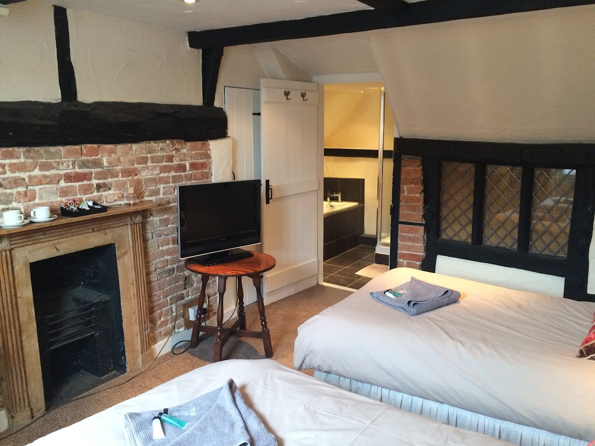Half Moon Inn Accommodation in Woking photo 2
