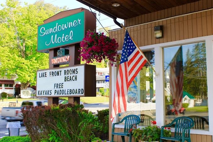 Sundowner on Lake George