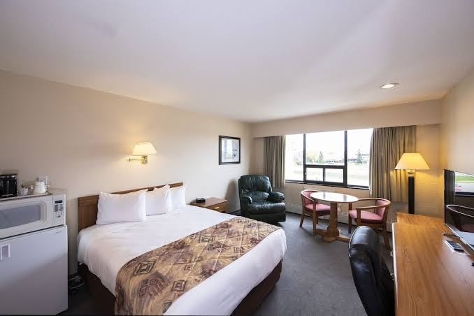 Dunvegan Inn & Suites photo 2