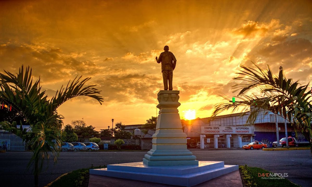 Monumento Muro Boulevard