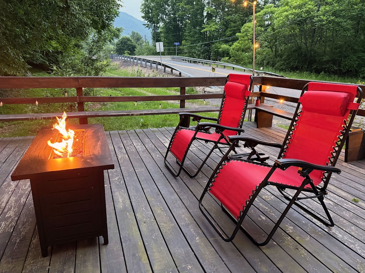 Fishing Creek Lodge and StudioWalk™ Art Studio