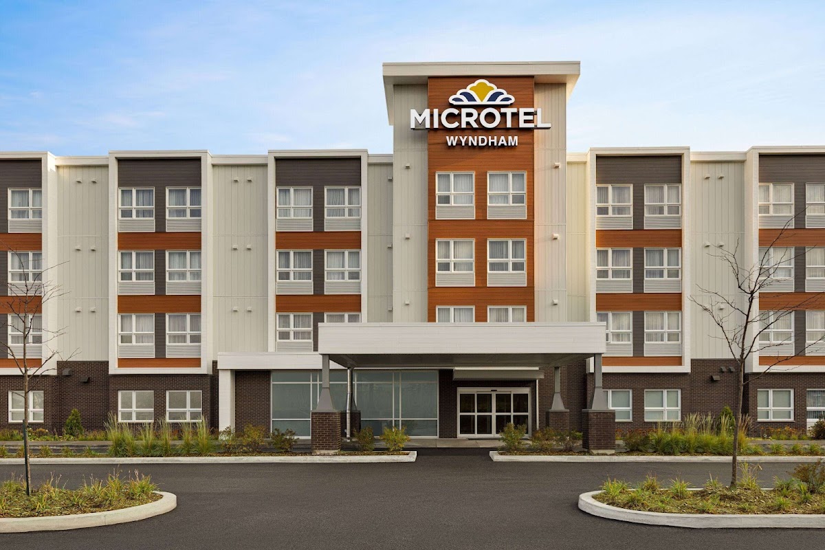 Microtel Inn & Suites by Wyndham Boisbriand photo 2