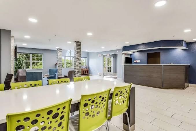 Microtel Inn & Suites by Wyndham Owatonna photo 2