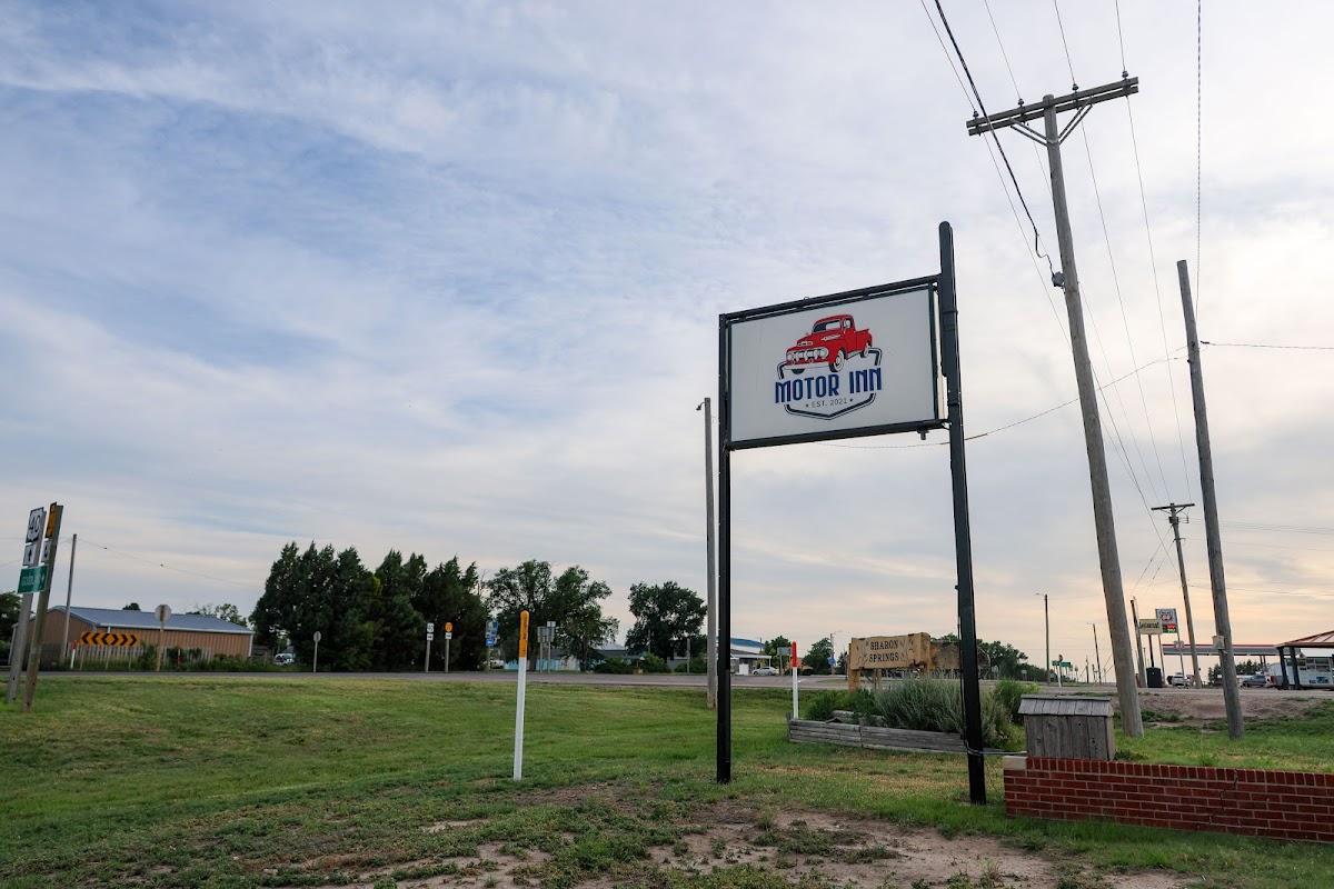 The Motor Inn - Motel, RV Park & Laundromat photo 3