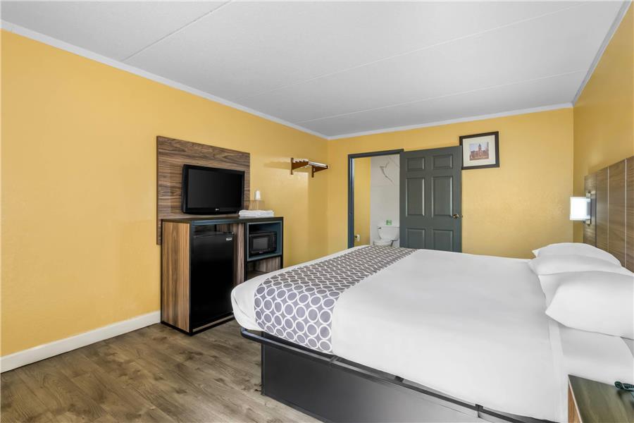 Rodeway Inn Charlotte South photo 2