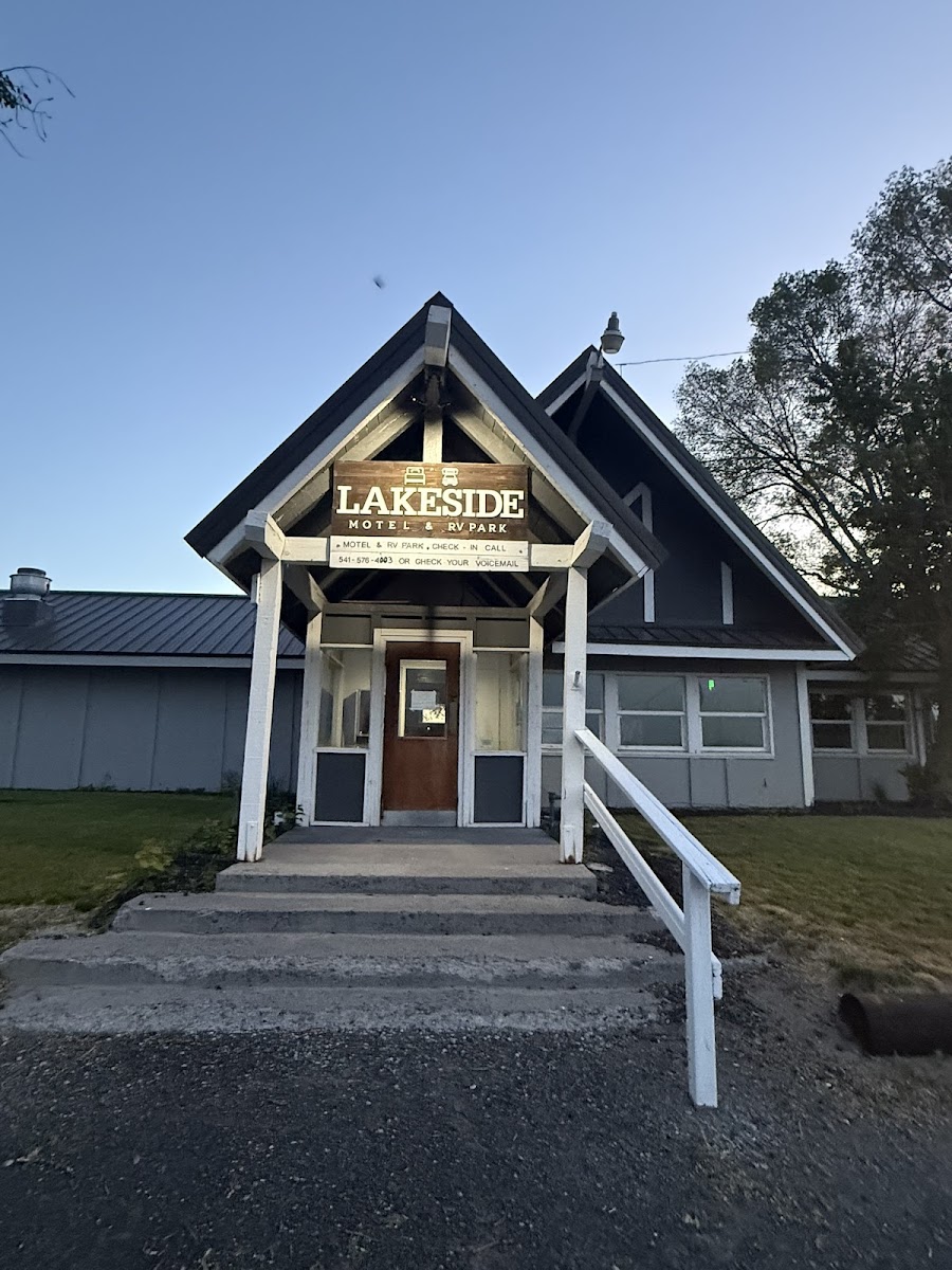 Lakeside Motel & RV Park