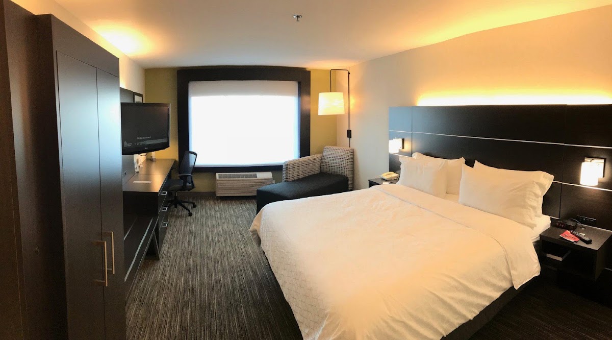 Holiday Inn Express & Suites Tracy by IHG photo 2