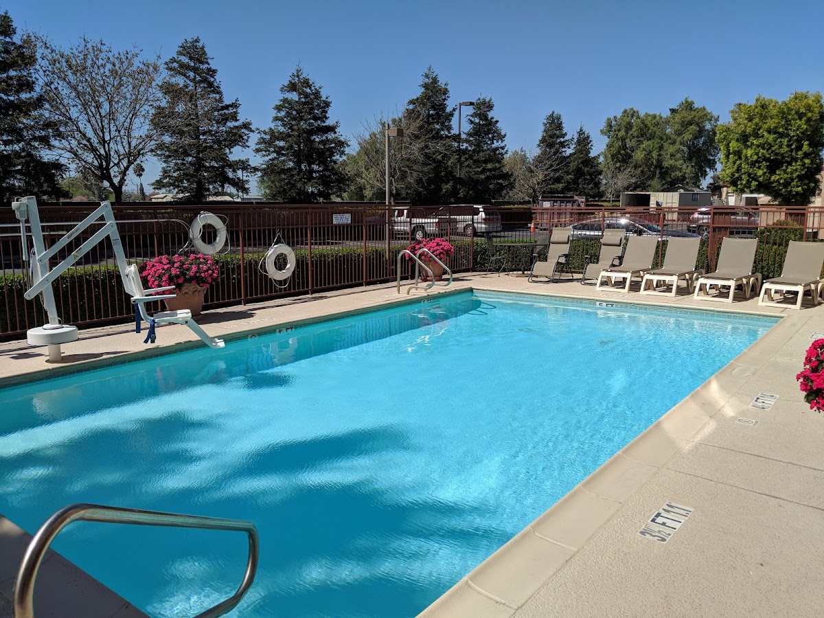 Holiday Inn Express & Suites Tracy by IHG photo 3