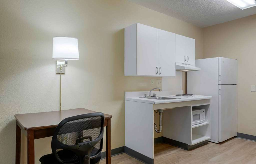 Extended Stay America Suites- Bloomington - Normal photo 3