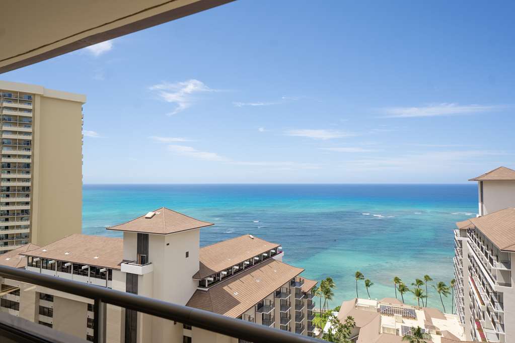 Embassy Suites by Hilton Waikiki Beach Walk photo 2