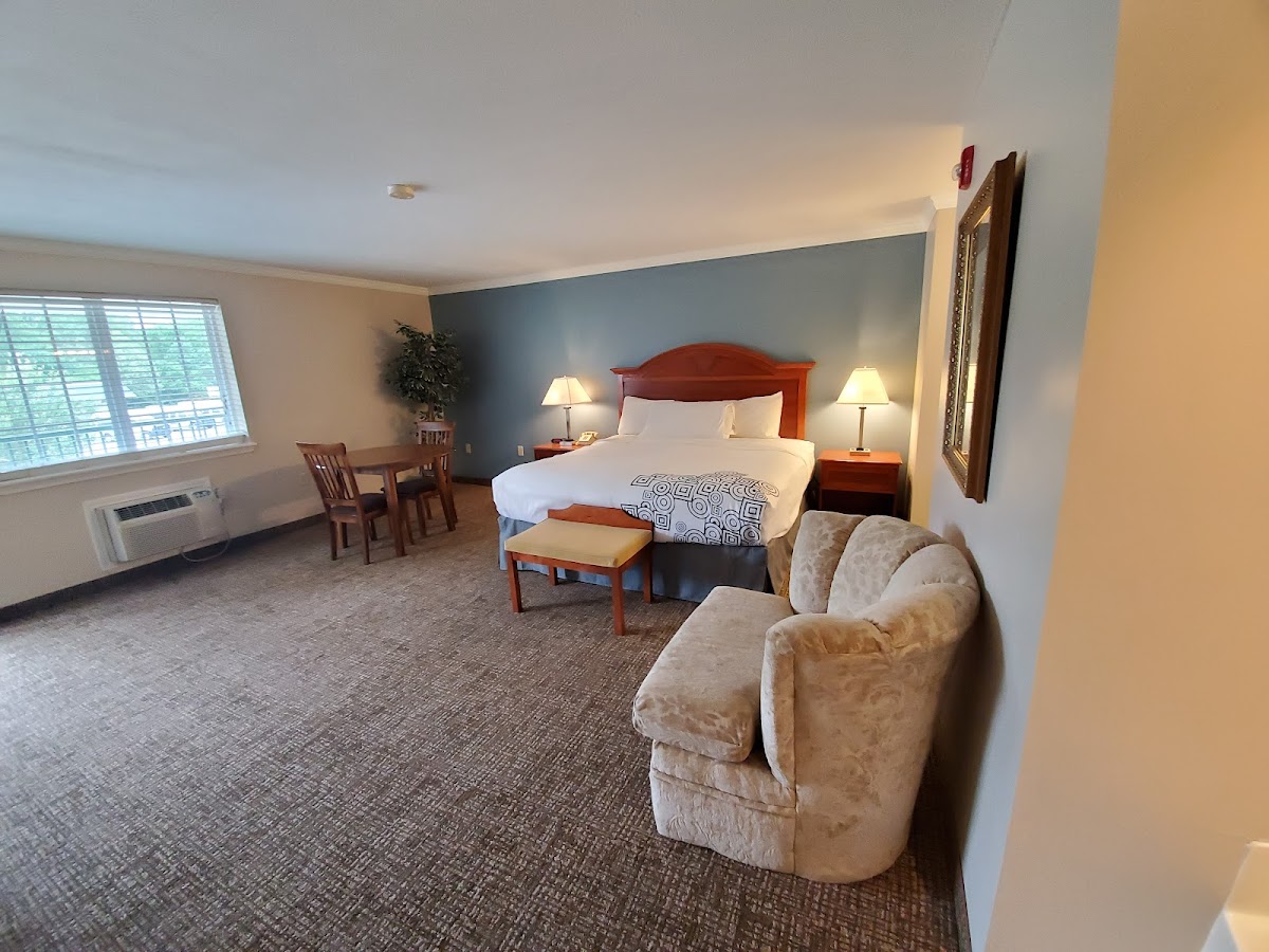 Hurricane Inn photo 2