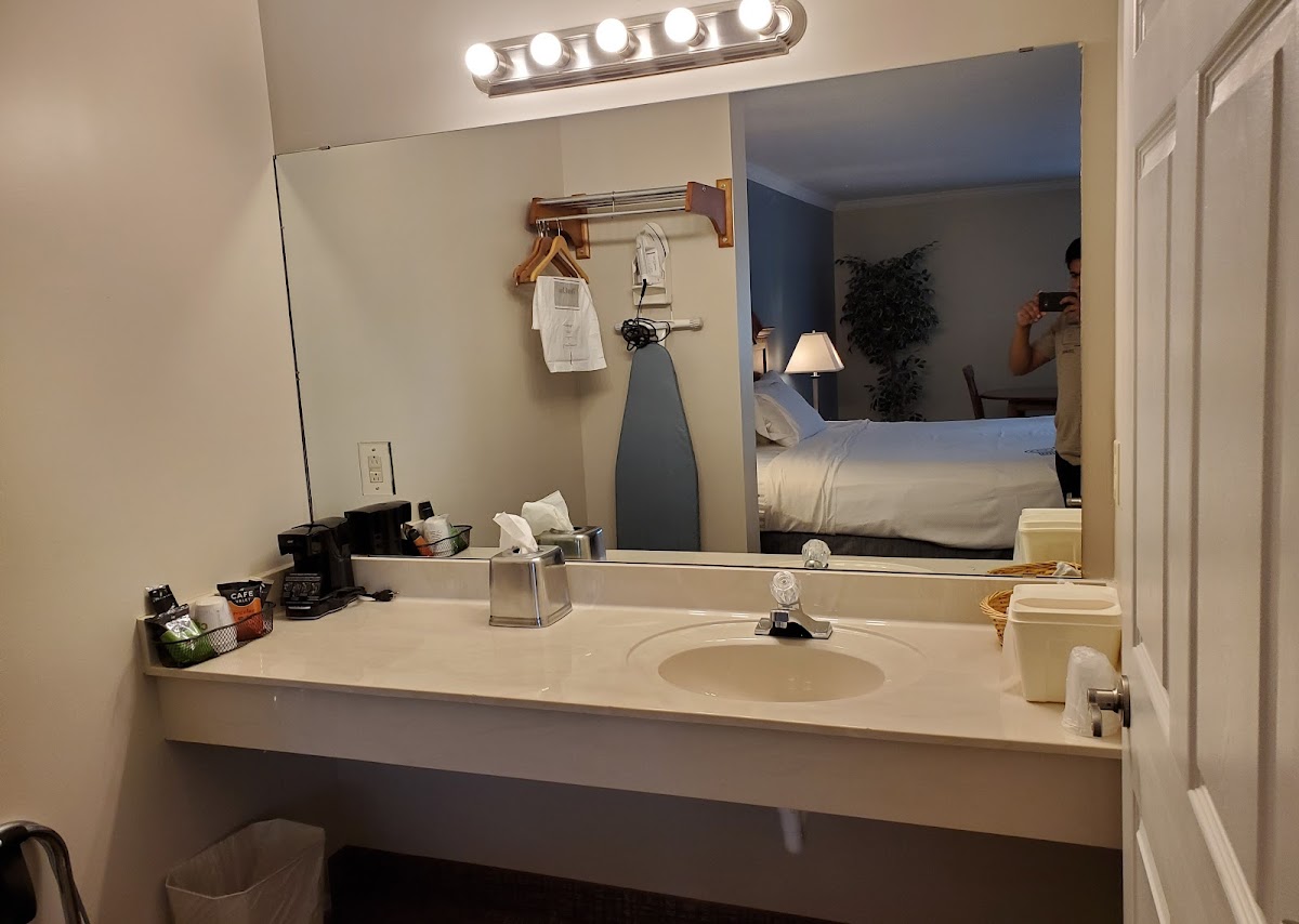 Hurricane Inn photo 3
