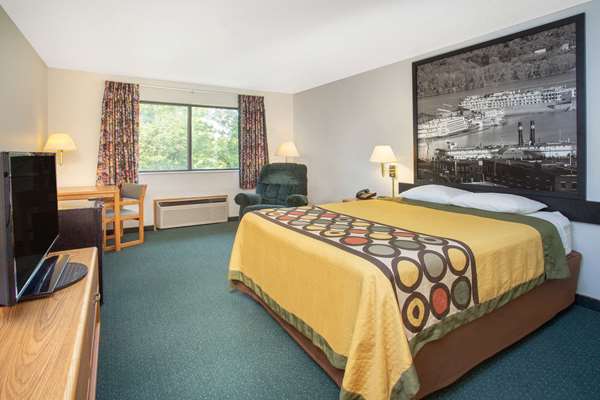 Super 8 by Wyndham Dewitt photo 2