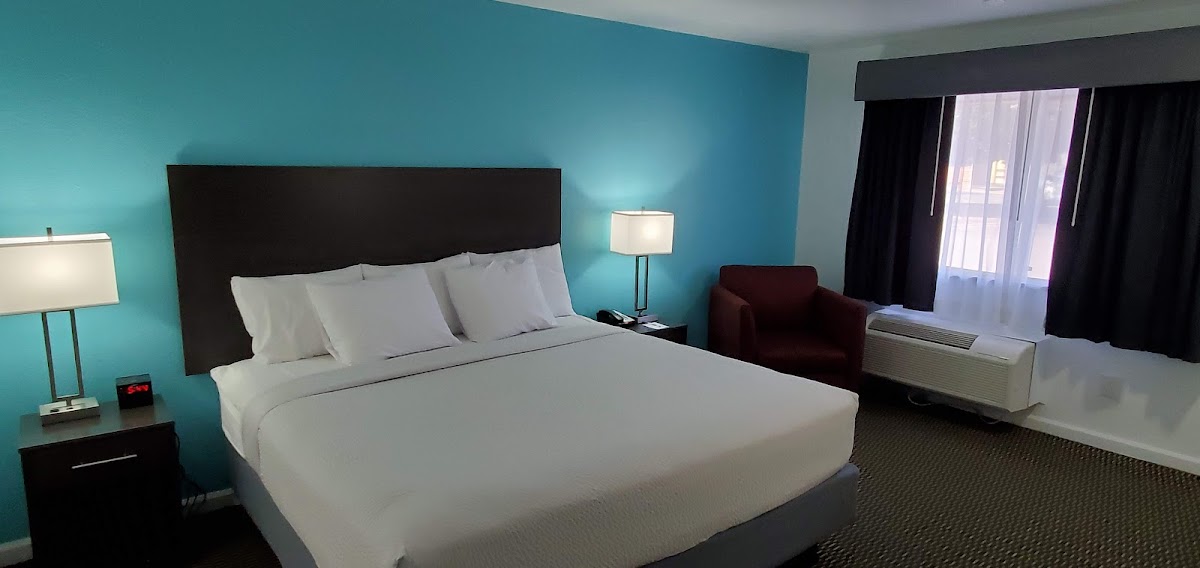 Travelodge by Wyndham Livonia - Detroit photo 2