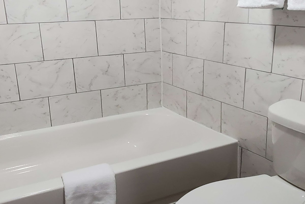 Travelodge by Wyndham Livonia - Detroit photo 3