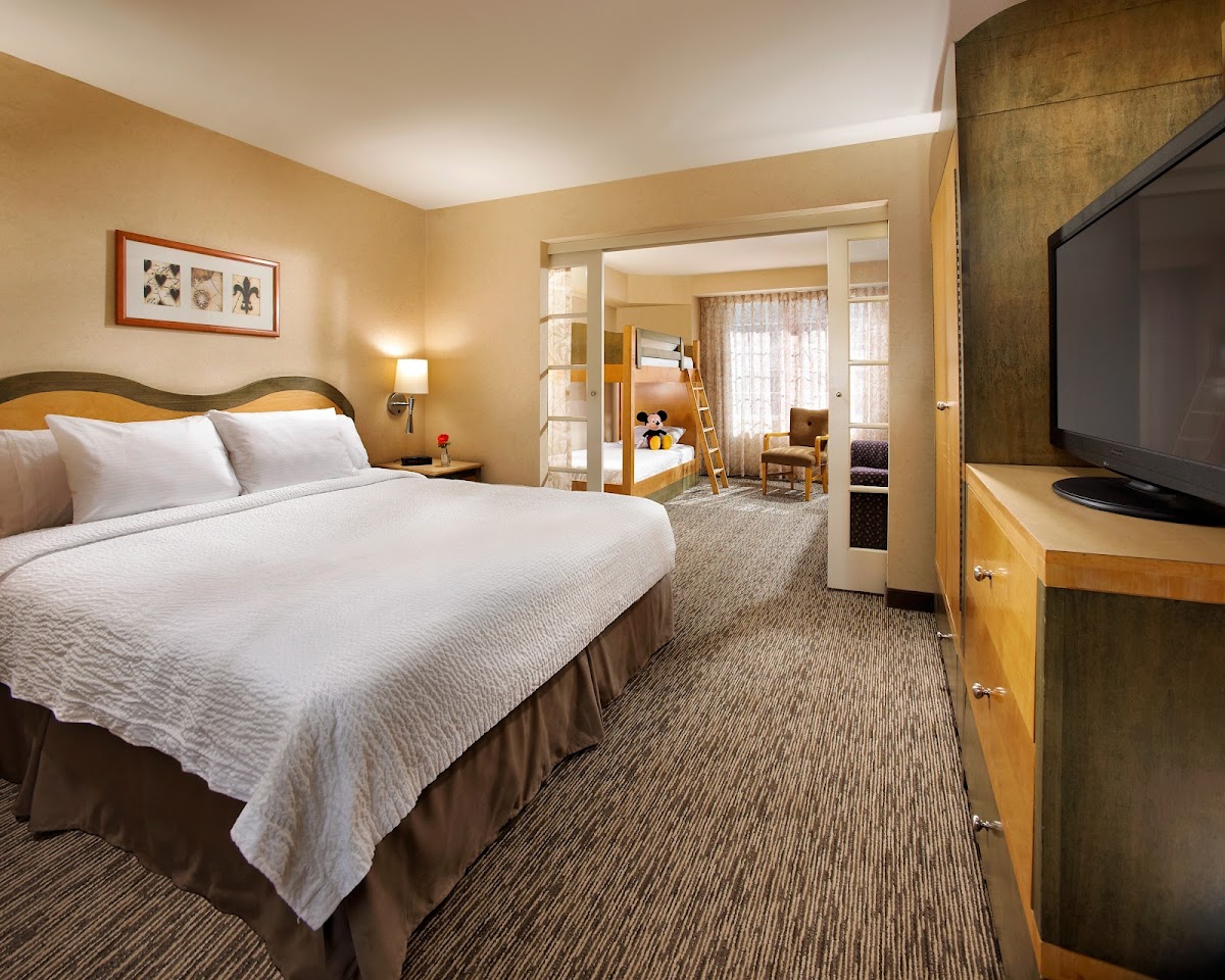 Anaheim Portofino Inn & Suites photo 2