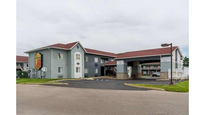 Super 8 by Wyndham Indianapolis/NE/Castleton Area