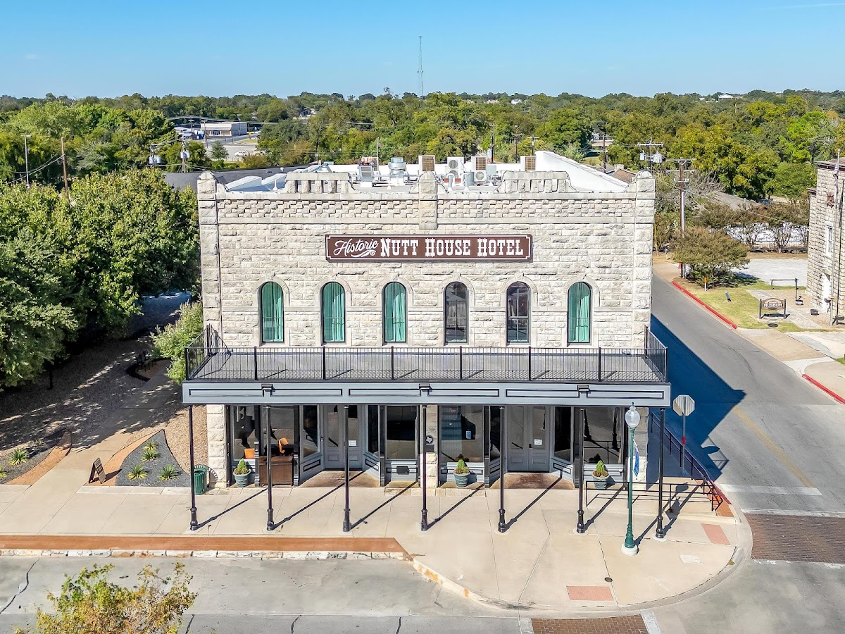 Nutt House Hotel