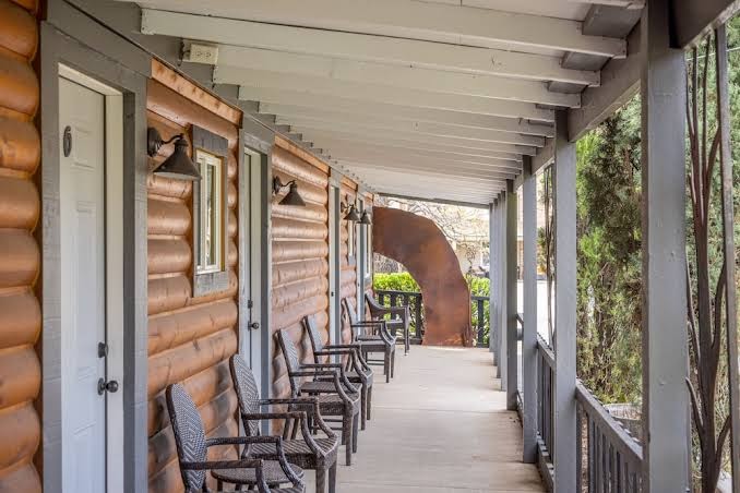 Canyons Lodge