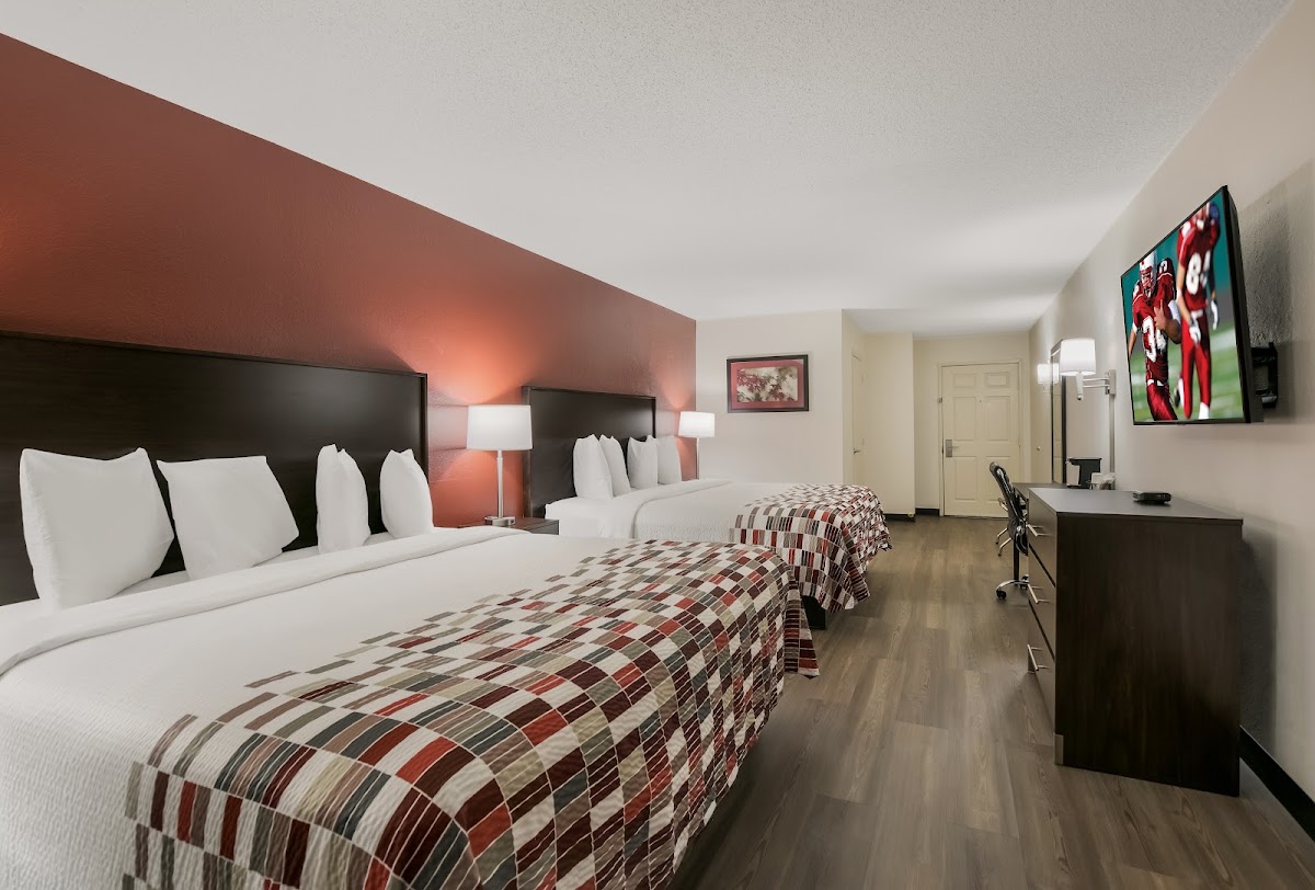 Red Roof Inn & Suites Knoxville East photo 2