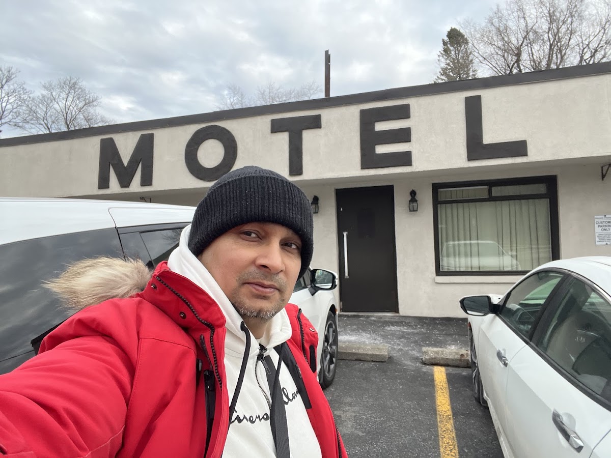 Henry's Motel photo 2