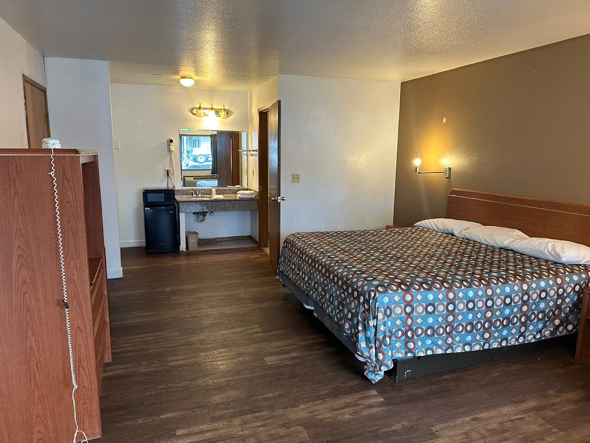 Rama Inn Motel and RV Park photo 2