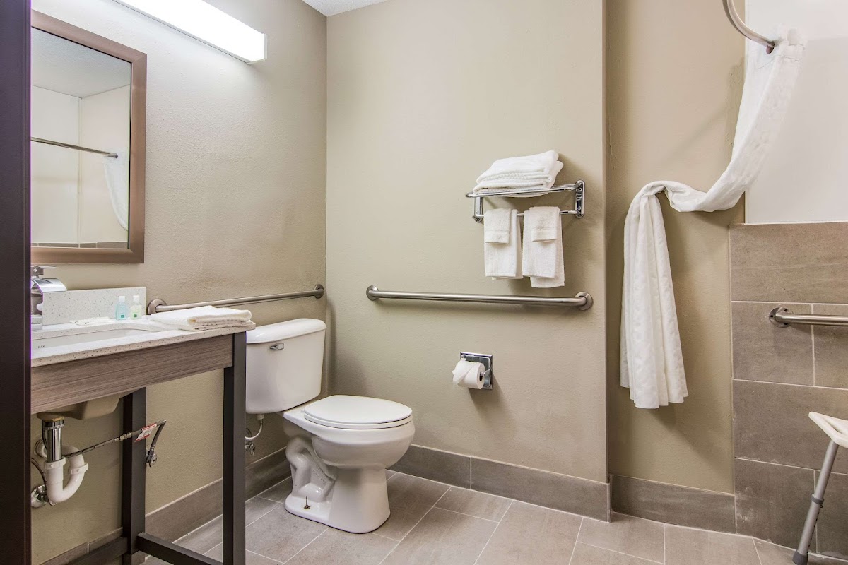 Quality Inn & Suites Grove City-Outlet Mall photo 3
