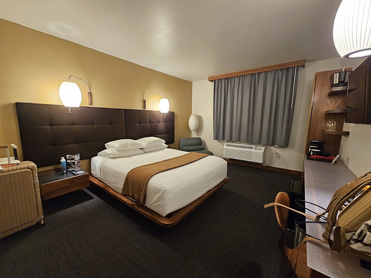 Modern Hotel photo 2