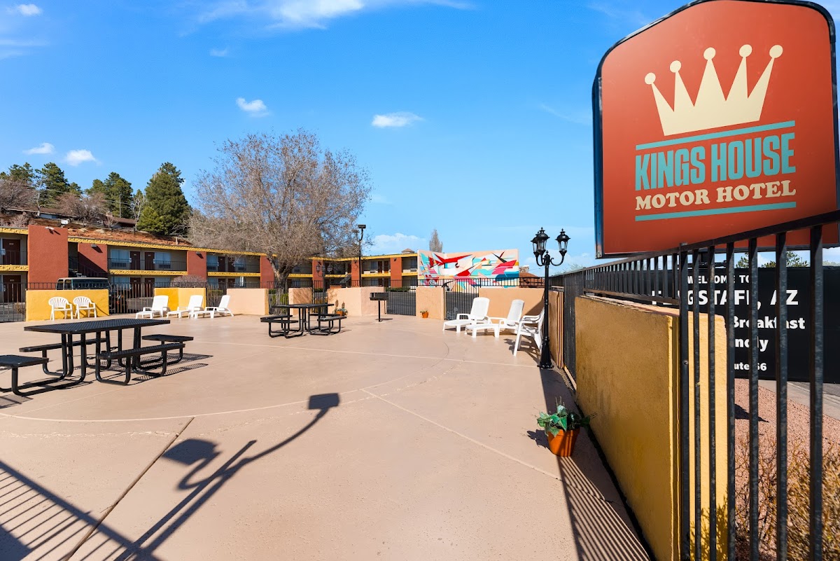 Kings House Motor Hotel