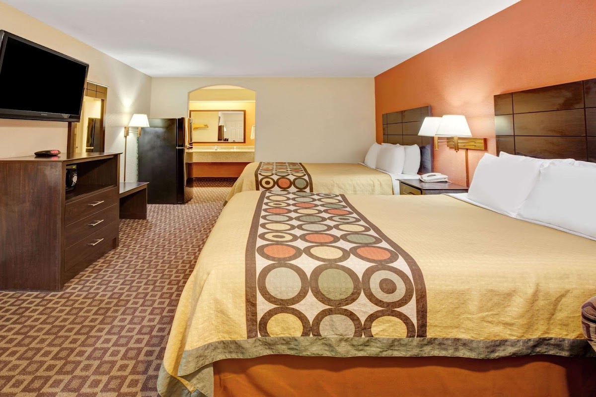 Super 8 by Wyndham Mont Belvieu/Baytown East photo 2