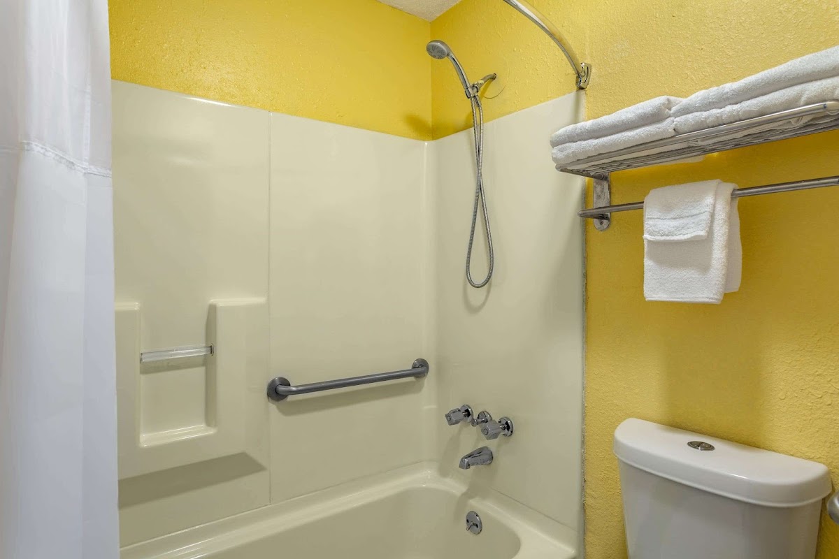 Days Inn by Wyndham Greensboro Airport photo 3