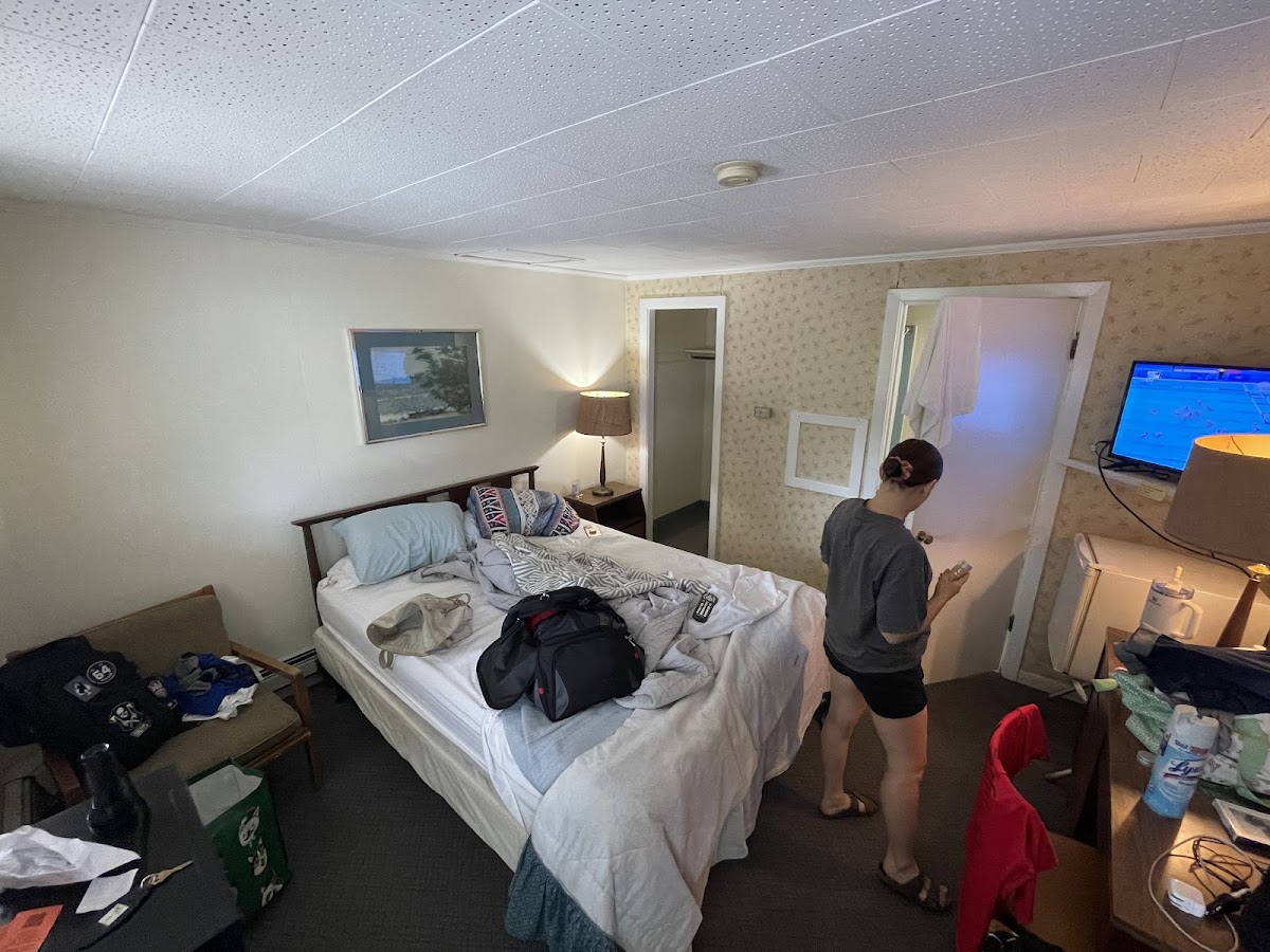 Crest-Hill & Stratford Motels