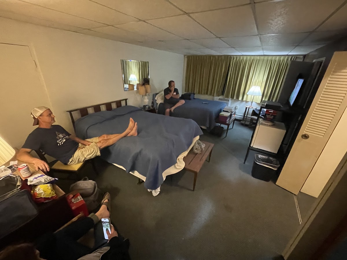Crest-Hill & Stratford Motels photo 3
