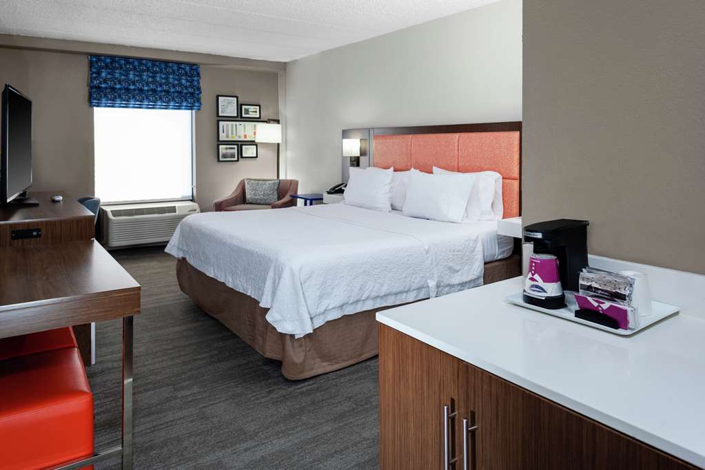 Hampton Inn Woodbridge photo 2