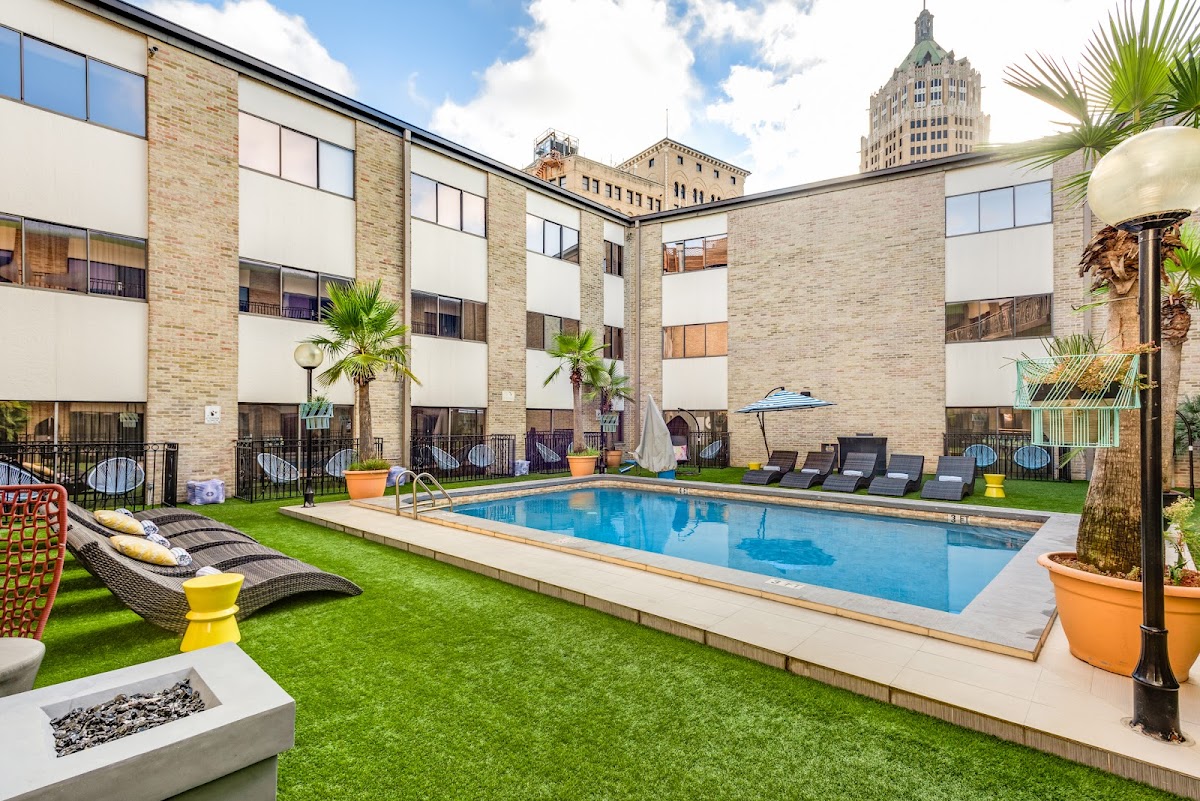 Riverwalk Plaza Hotel