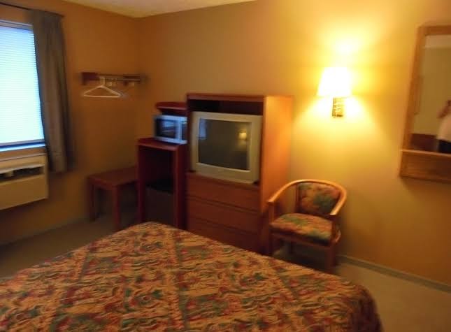 Room 8