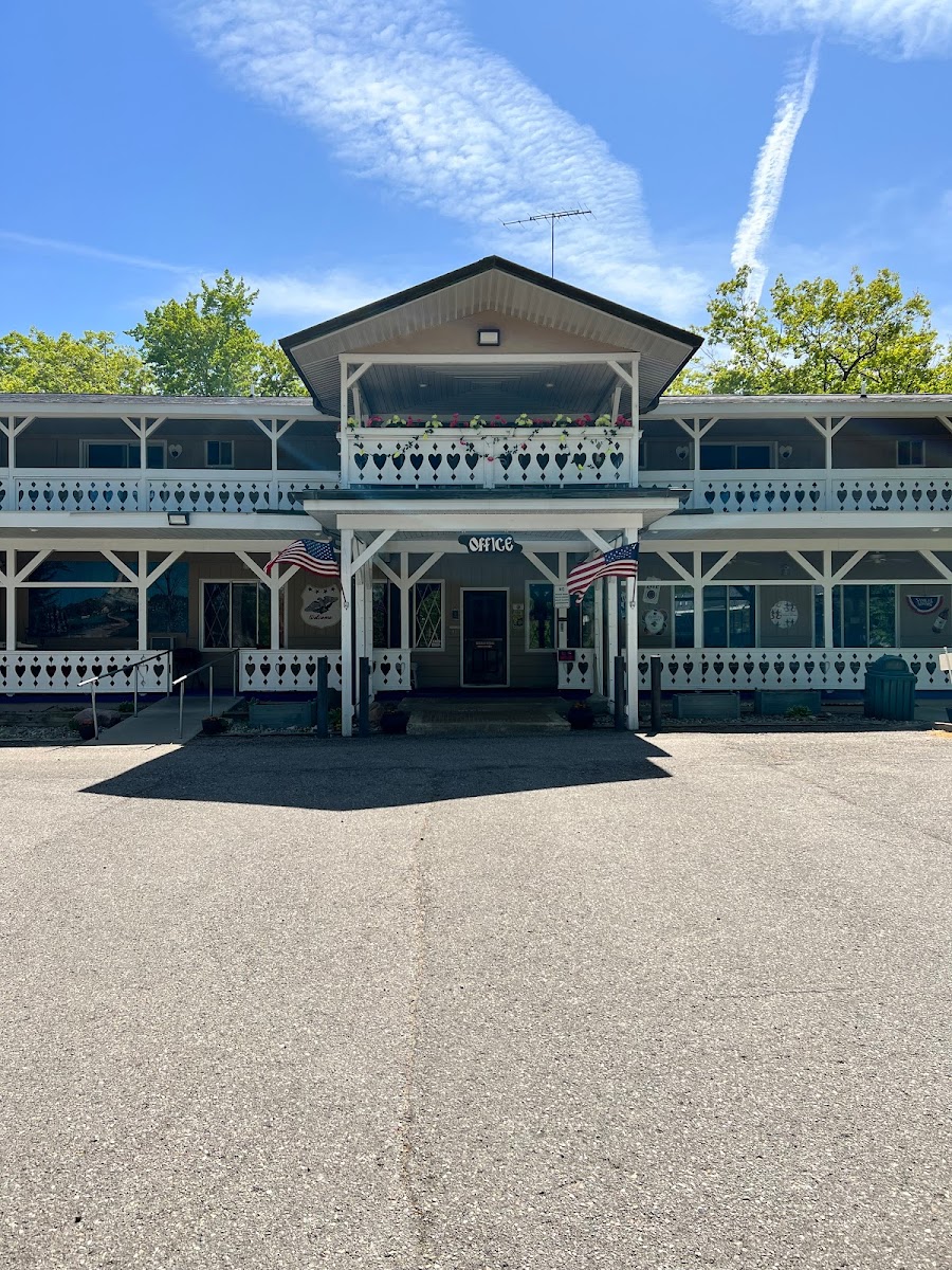 Cedar Oaks Lakeside Resort
