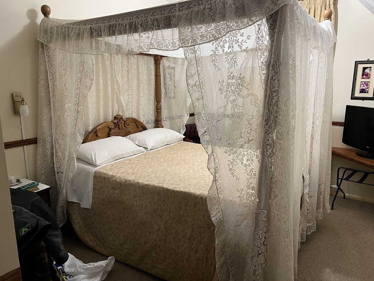 Chequers Inn Hotel
