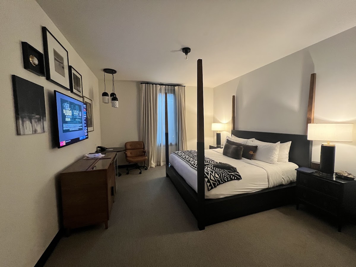 Crossroads Hotel