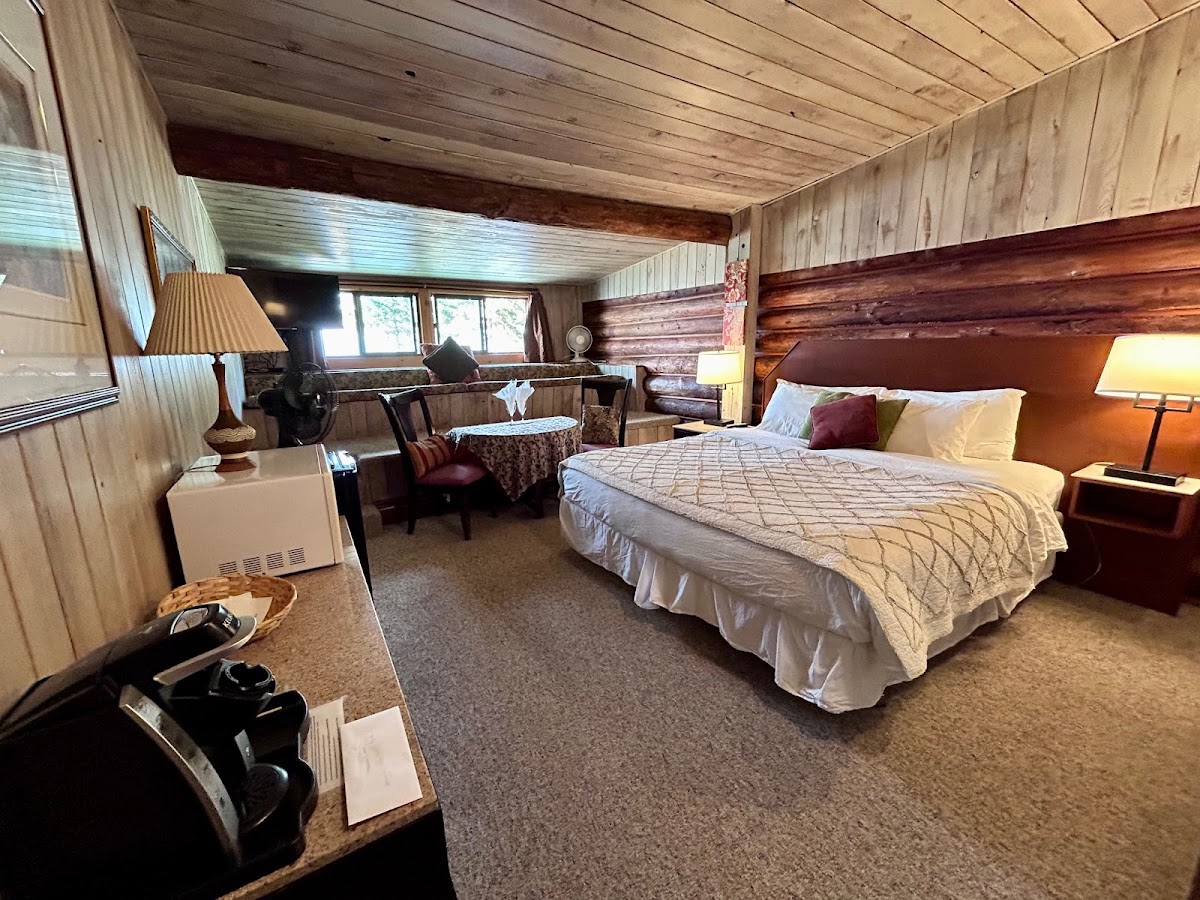 Surf Lodge and Pub photo 2