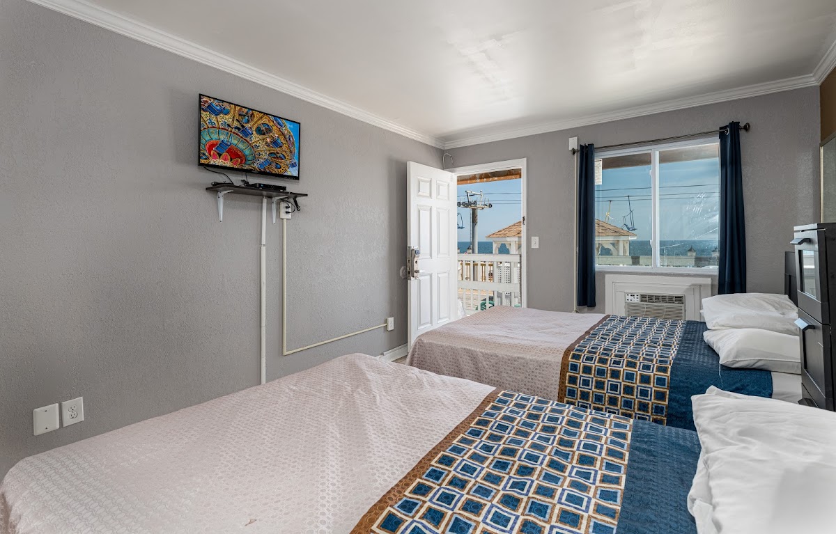 Boardwalk Hotel Charlee Beach Hotel & Beach House rentals photo 2